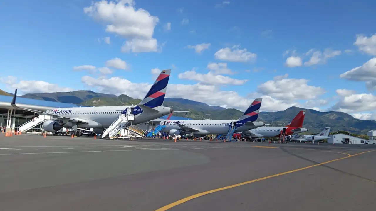 Aerolíneas en Colombia normalizan operaciones tras levantamiento de restricciones de combustible