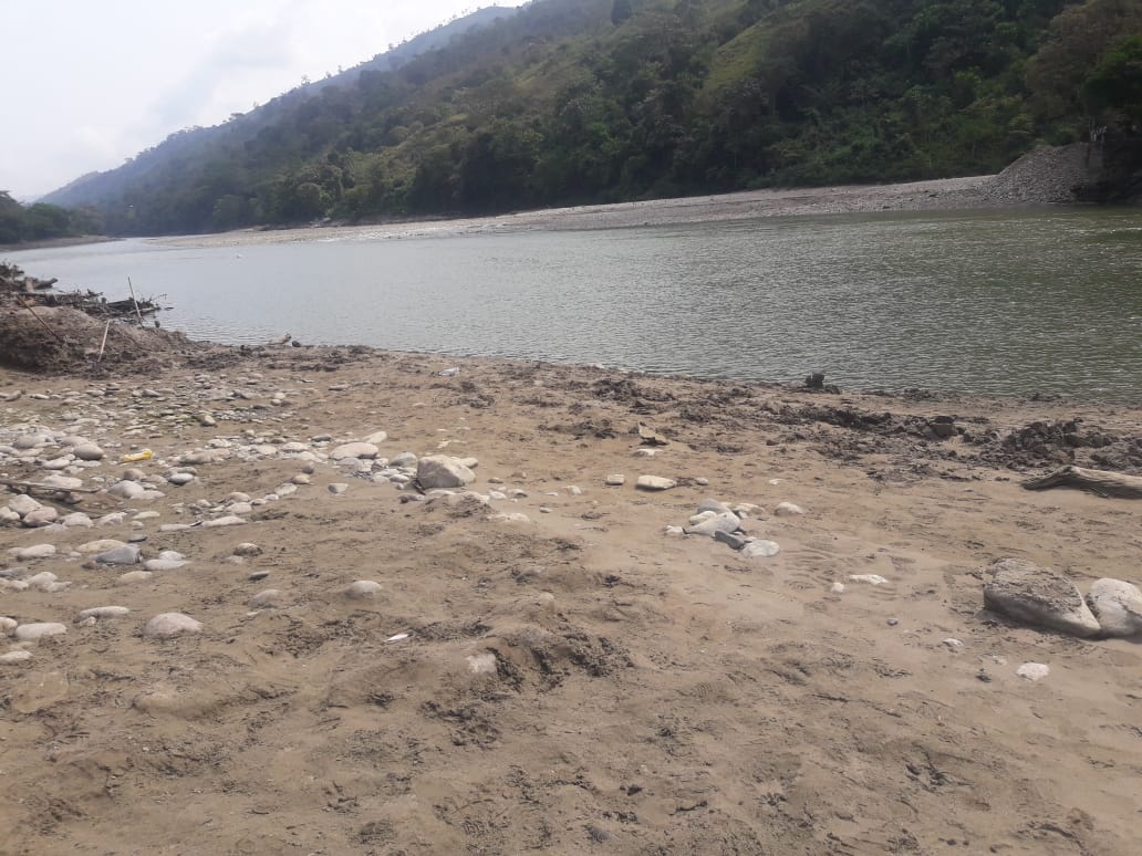 Desapareció minero en río de Caucasia al caer de una draga